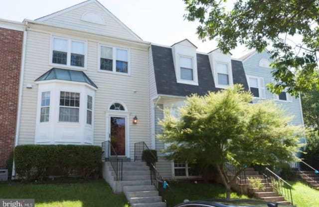 3755 BROOMSEDGE CT - 3755 Broomsedge Court, Franklin Farm, VA 22033