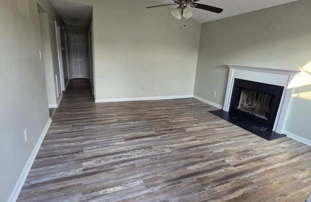2592 Woodhill Drive Gallery 2