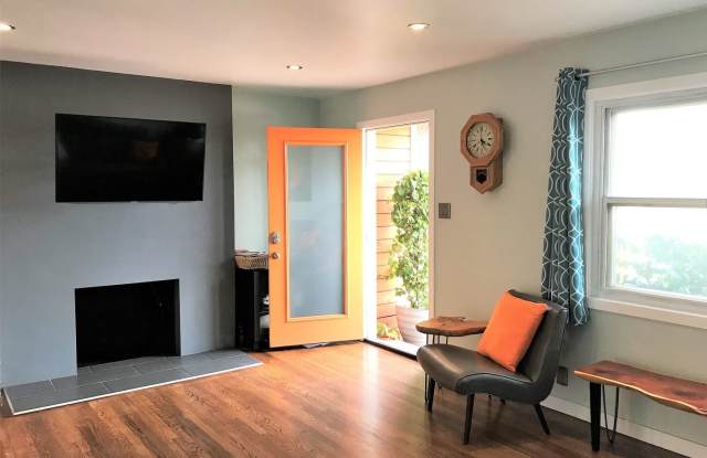 8831 Kittyhawk Avenue Gallery 2