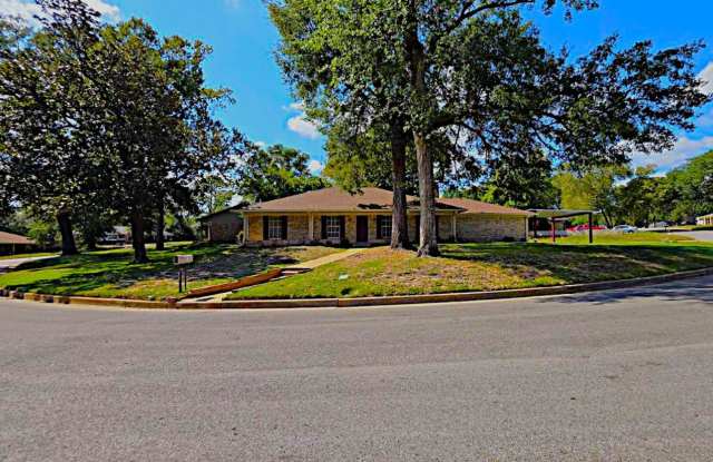 Charming 3-Bed / 2-Bath Home at 311 Savannah Drive, Tyler, TX 75703 Gallery 4