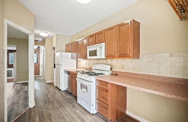 Spacious & Bright 1br + Den Just 2 Blocks From Stadium Armory in Kingman Park! Gallery 2