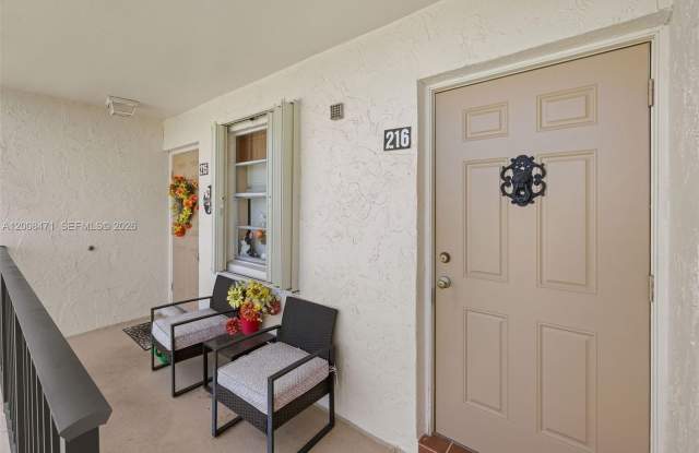 110 Lake Meryl Dr Gallery 4