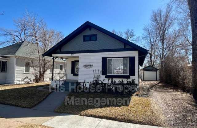817 Walnut St. - 817 Walnut Street, Windsor, CO 80550