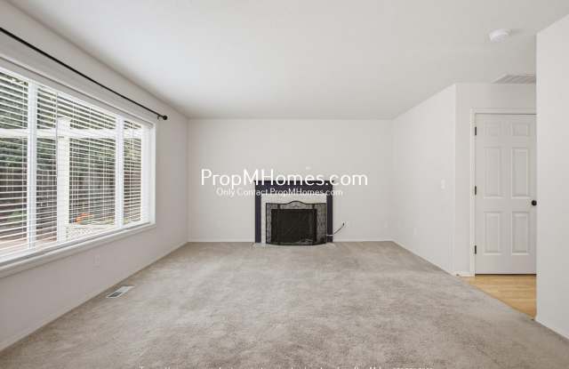 New Photos! Four Bedroom Home in Sherwood Gallery 4
