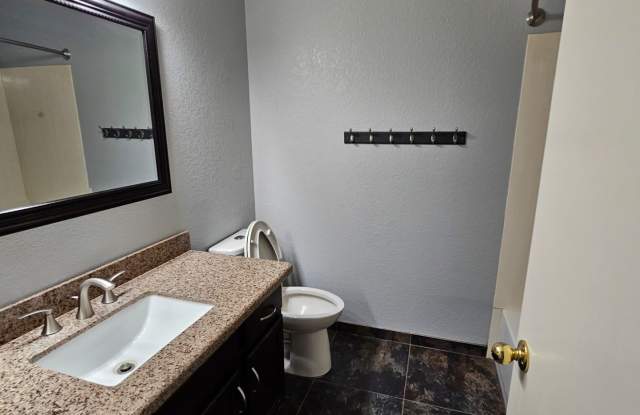 Spacious 3bd home in peoria Gallery 3