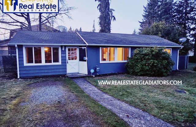Pet Friendly Fresh 3 bed 2 bath with fully fenced yard photos photos
