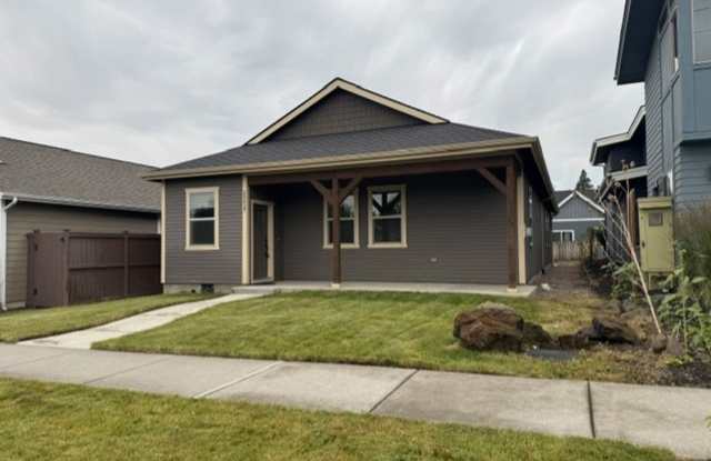 Single level home SW Bend photos photos