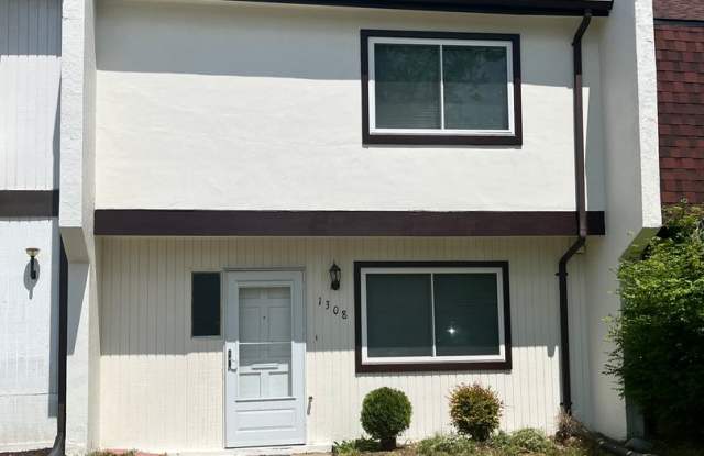 Updated Townhouse In Herndon photos photos