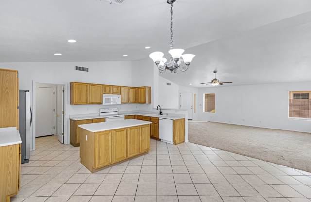Beautiful Large 3 Bedroom home in Parkwood East - 10841 East Wier Avenue, Mesa, AZ 85208