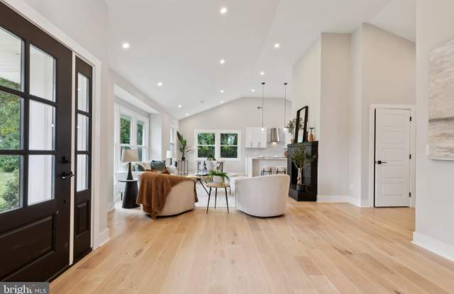 104 FURLONG Avenue Gallery 4