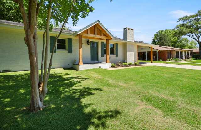 Holland Court photos photos