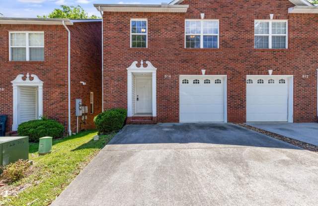 Knoxville 37912 - 3 bedroom, 2.5 bath all Brick condo/townhome located in North Knoxville - Contact Lisa Vineyard  Shannon Russell (865) 216-9334 - 814 Blue Spruce Way, Knoxville, TN 37912