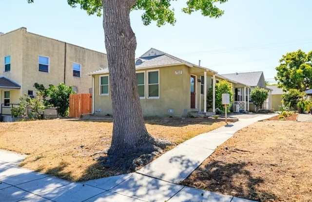 1723 Cabrillo Ave photos photos