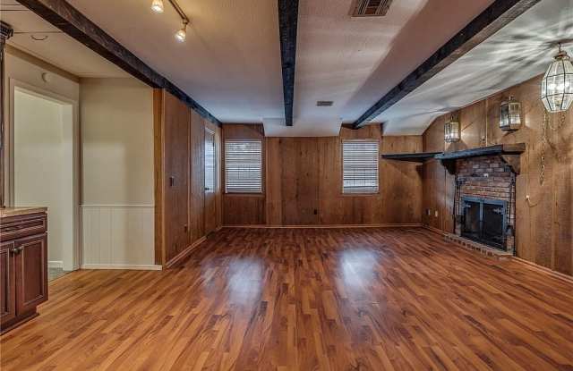 8217 Golden Oaks Road Gallery 3