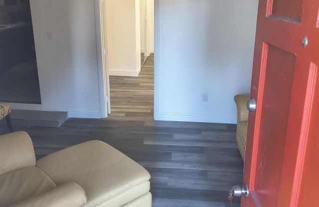 2820 LINDEN ST photos photos