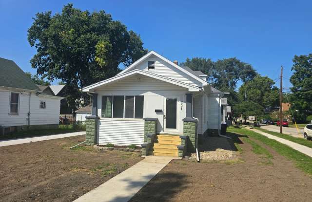 Cute 2 Bedroom Home in Bloomington photos photos