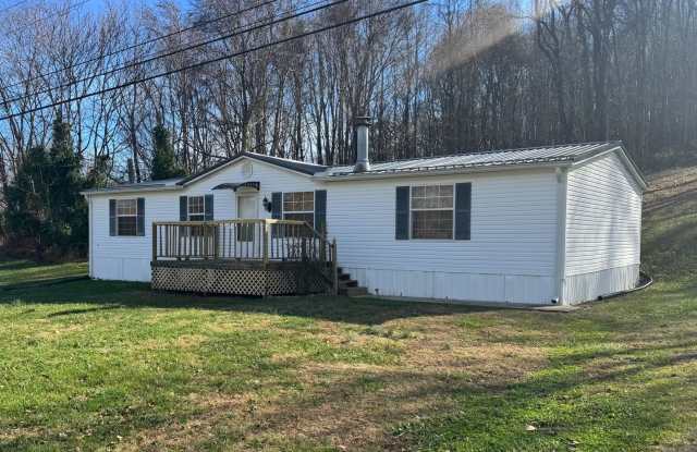 3 Bedroom 2 Bathroom Mobile Home located in Rogersville, TN - 542 Bear Hollow Road, Hawkins County, TN 37857
