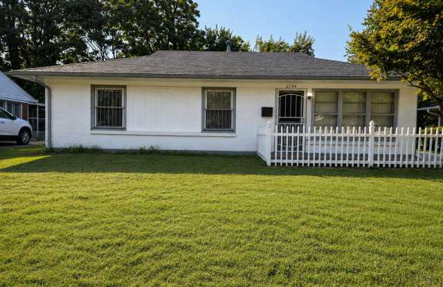 3 Bedroom, 1 Bathroom House with SUN ROOM! photos photos 3 Bedroom, 1 Bathroom House with SUN ROOM! photos photos