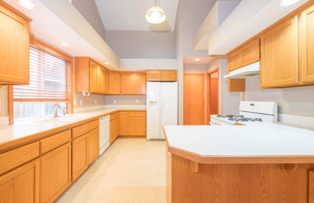 Single Level Home in Hillsboro with Fenced in Yard! Gallery 3