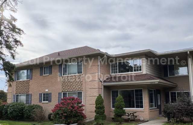 CHARMING SUBURBAN CONDO Gallery 1