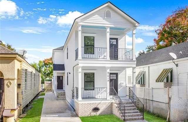 2619 ONZAGA Street photos photos