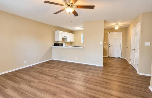 AFFORDABLE 2 Bedroom 1 bath duplex in Grape Creek AVAILABLE NOW! Gallery 3