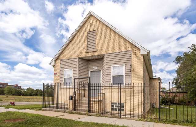4256 W Grenshaw Street Gallery 2
