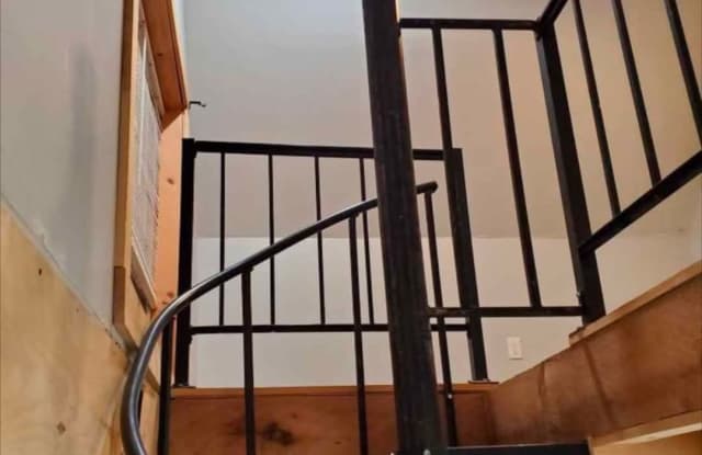 9 E Dyer St photos photos