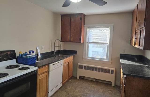 79 Wilson Ave unit: 3 photos photos