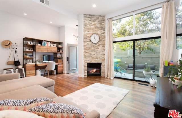4333 Redwood Ave - 4333 Redwood Avenue, Los Angeles, CA 90292