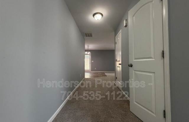 9025 Sharpes Cir Gallery 3