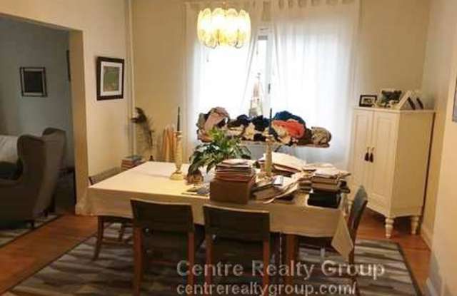 10 Frances St. Gallery 2