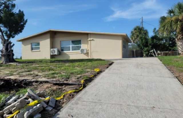 1700 Chaucer Road photos photos