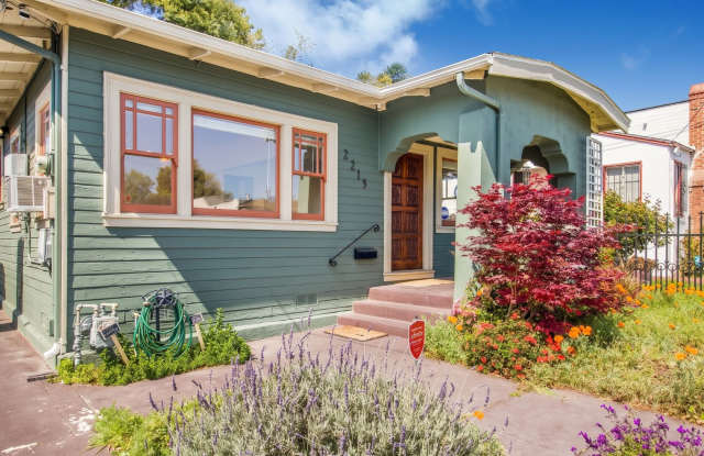 Fully Updated Vintage Home - 2 Bed, 1 Bath in Oakland | Retro Elegance & Detached Finished Garage photos photos
