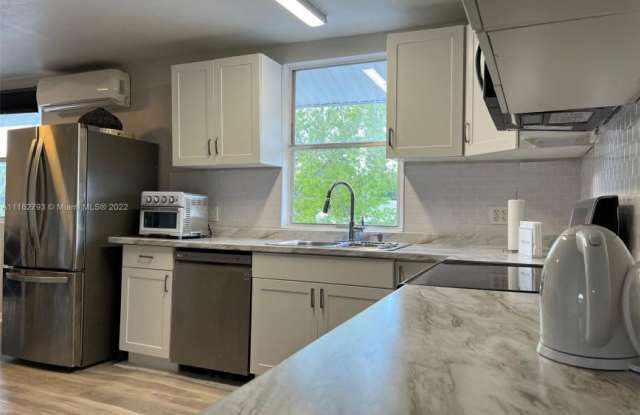 2205 Roosevelt St photos photos