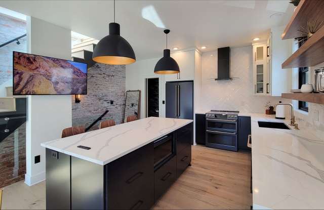 Station House Suite B is a stunning 2 bedroom in the heart of Jacksonville, $300 Utility Fee photos photos
