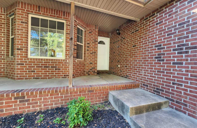 Spacious 3-Bedroom, 2-Bathroom Home AVAILABLE NOW!! - 1111 North 24th Street, Ozark, MO 65721