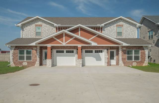 Charming new 2-bed/2bath Townhome for Lease! - 3011 East 12th Street, Joplin, MO 64801