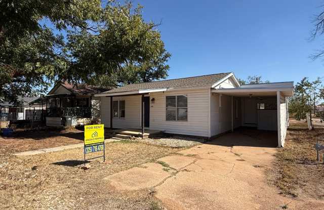 Adorable and Updated Home in Bronte AVAILABLE NOW! Gallery 1