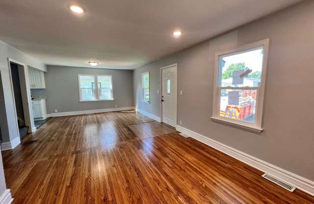 **RENT SPECIAL!!** Adorable 3 Bedroom Fully Renovated Home! Gallery 4