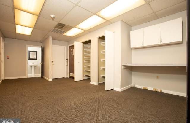 2008 CHESTNUT Street Gallery 4