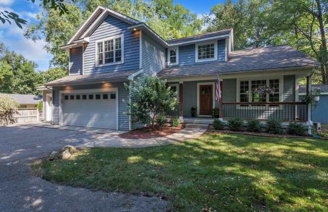 3042 Wycliff Dr SE photos photos