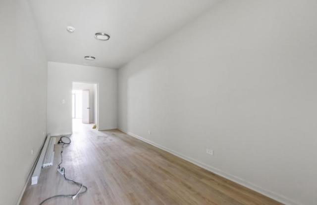 3121 N California Gallery 4