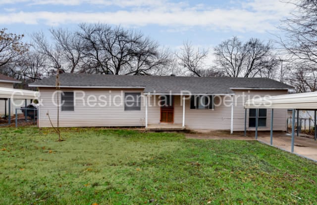 223 East Kingsbridge Drive - 223 East Kingsbridge Drive, Garland, TX 75040