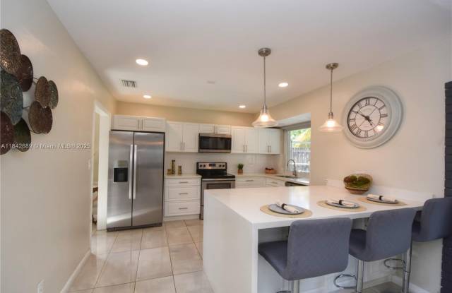 609 S Crescent Dr photos photos