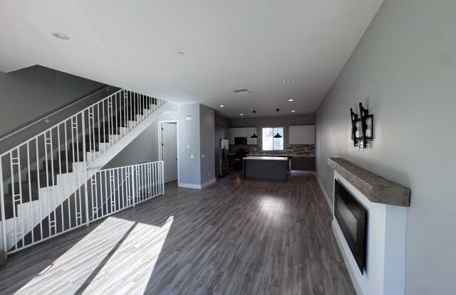 5646 Hazeltine Avenue Gallery 2