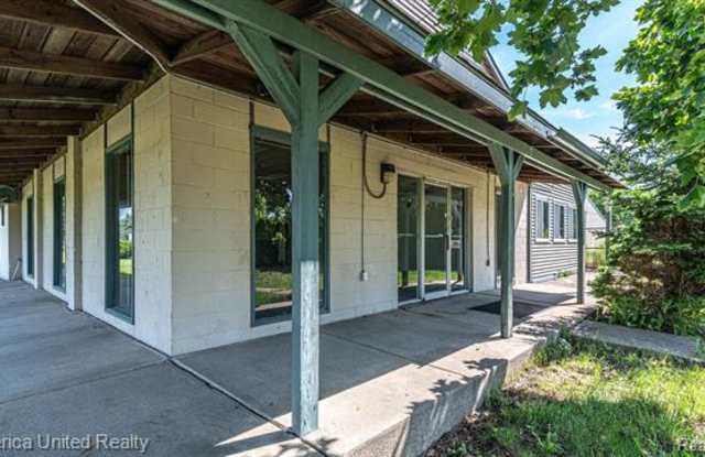 28342 Pontiac Trail Gallery 3