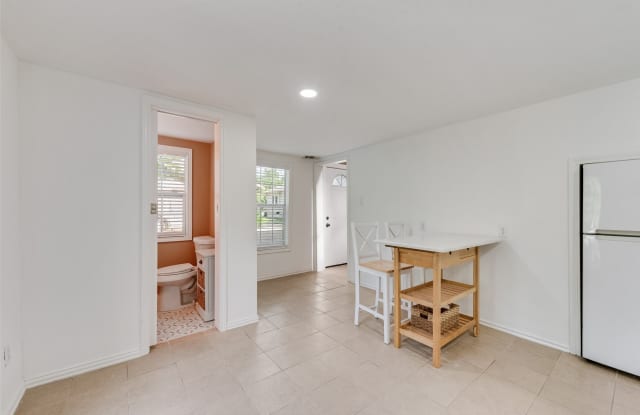 1709 Clover Lane Gallery 4
