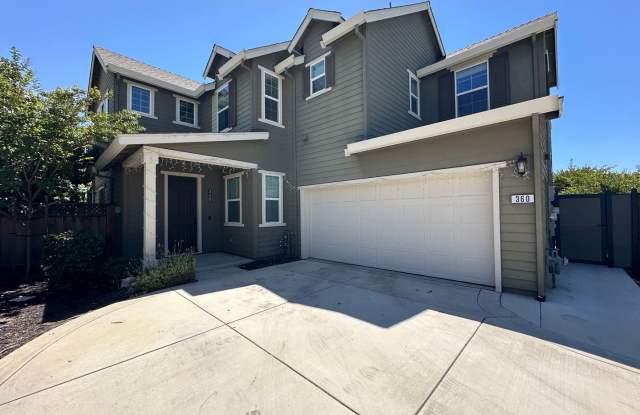 Stunning 4 Bedroom, 3 Bath Mountain House Home photos photos