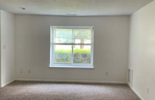 1013 S White Oak Court Gallery 3